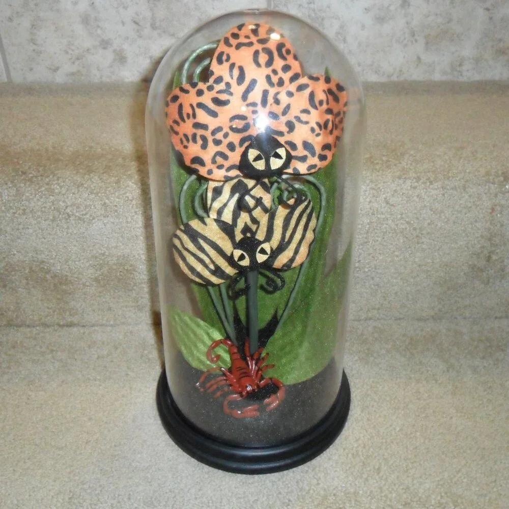 New hyde eek Target halloween fake plant in glass dome Scorpian